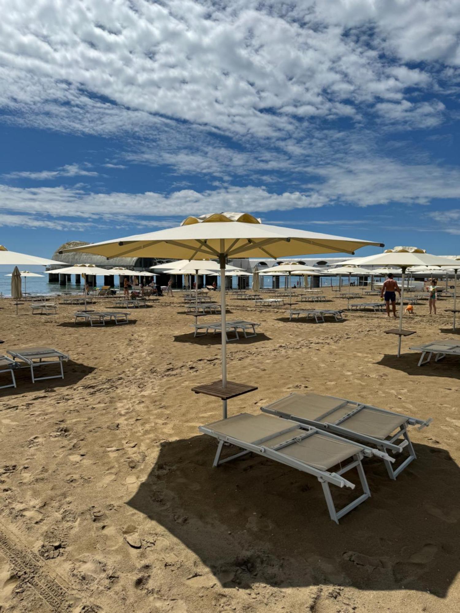 Appart 21 Artistic Beach Apartment Lignano Sabbiadoro Eksteriør bilde